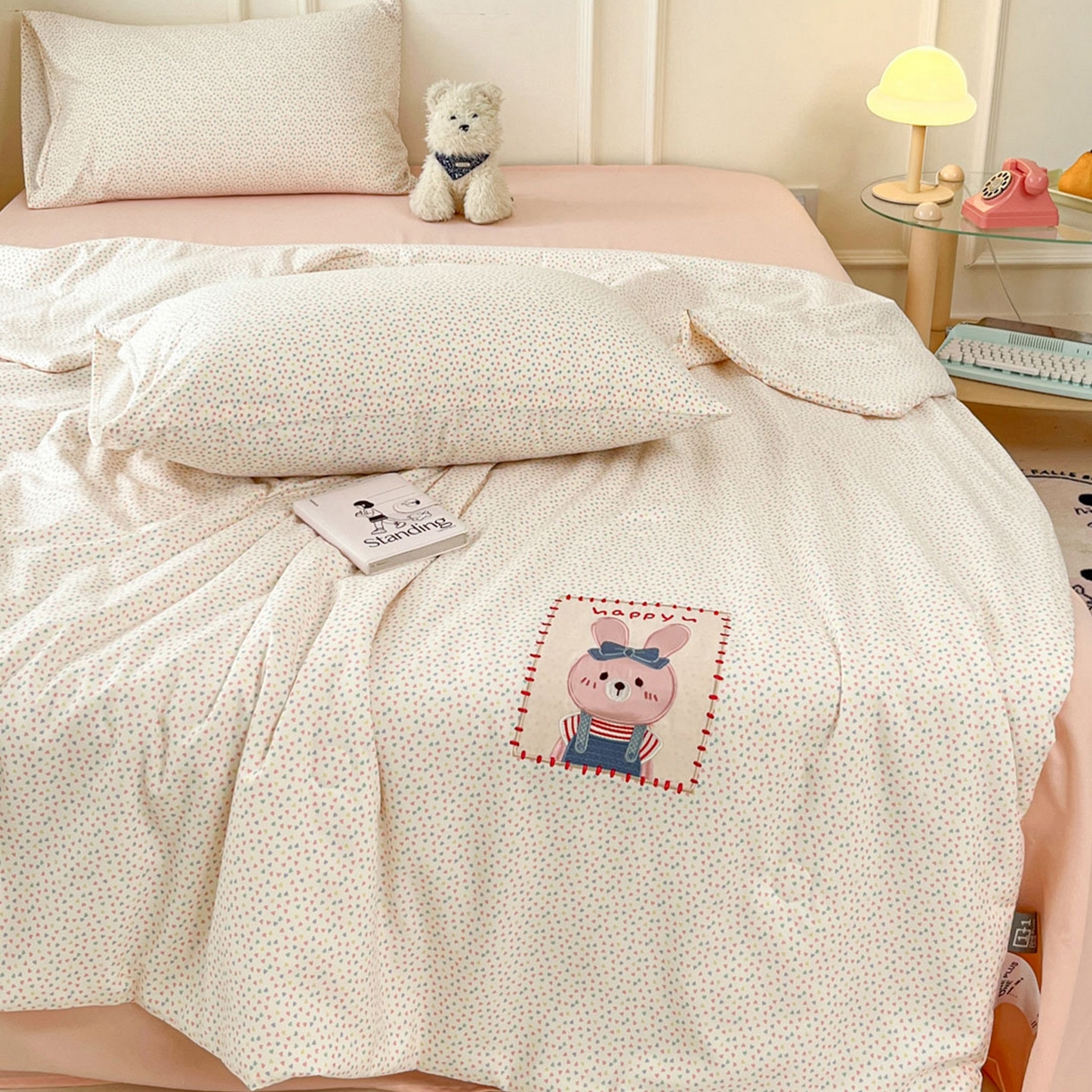 91家纺网 家纺一手货源 找家纺 一加一 2026春夏新款云小棉贴布绣花大豆夏凉被空调被夏被四件套 蜜桃小兔