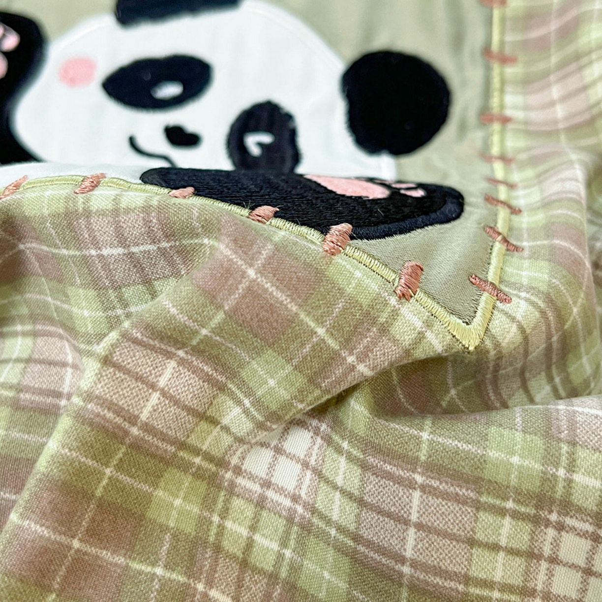 91家纺网 家纺一手货源 找家纺 一加一 2026春夏新款云小棉贴布绣花大豆夏凉被空调被夏被四件套 抹茶熊猫