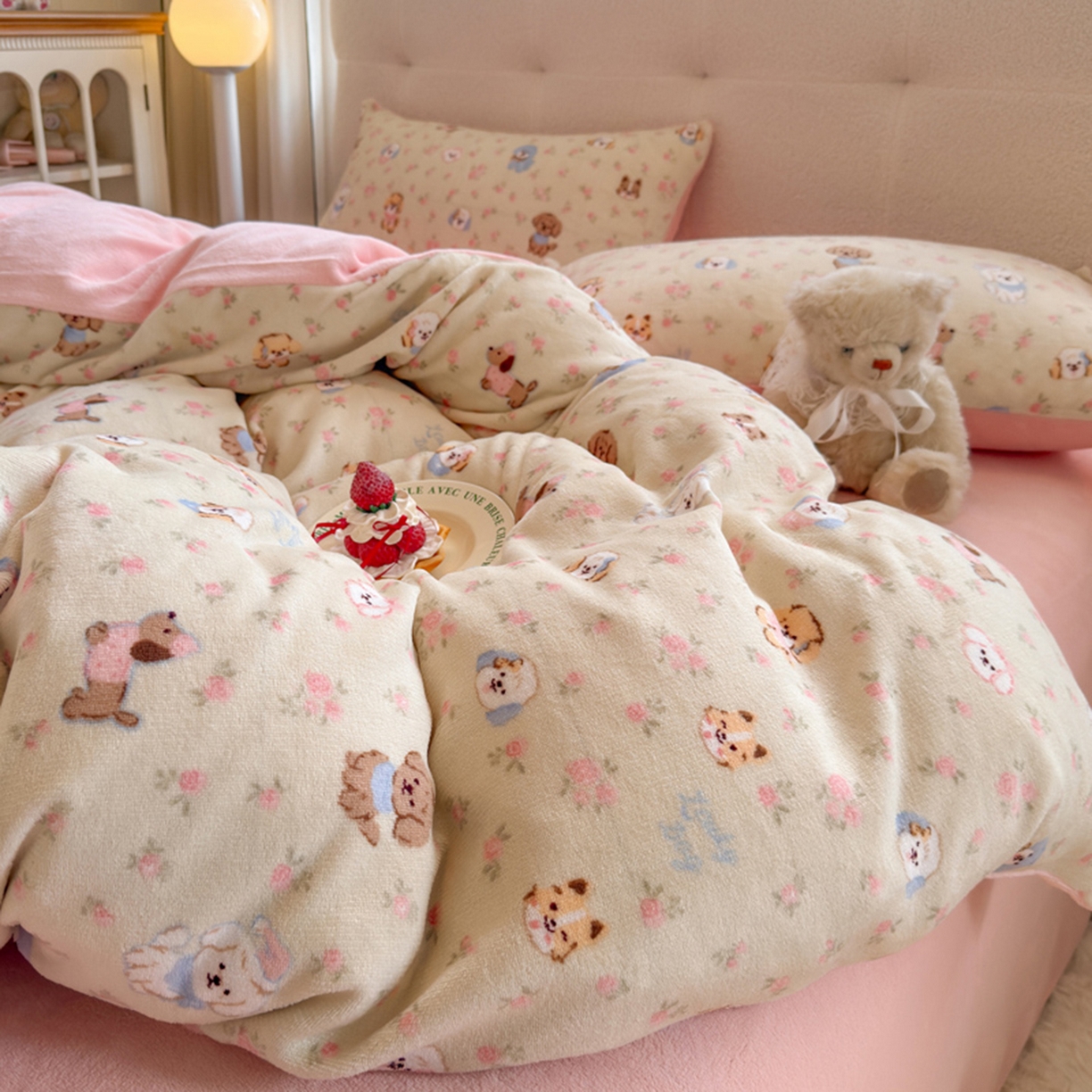 91家纺网 家纺一手货源 找家纺 欧妮家纺 2025新款A类牛奶绒印花单被套-单件被套 迷你小狗