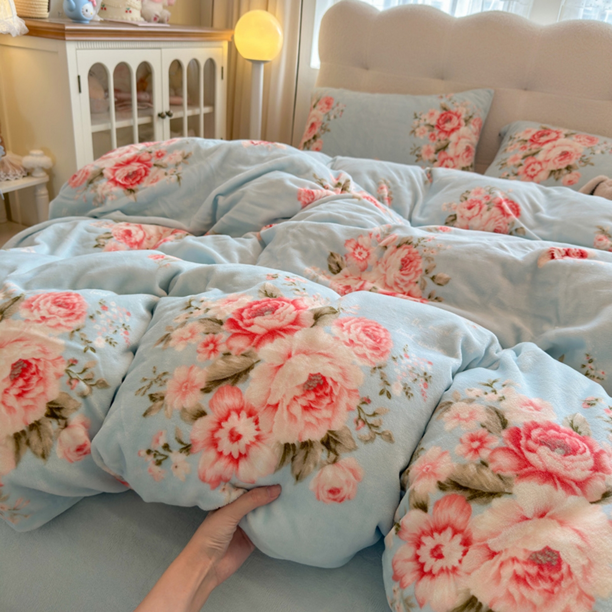 91家纺网 家纺一手货源 找家纺 欧妮家纺 2025新款A类牛奶绒印花单被套-单件被套 爱丽丝