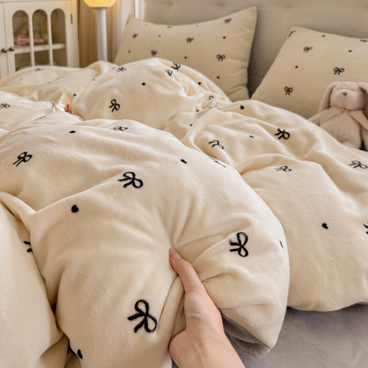 91家纺网 家纺一手货源 找家纺 欧妮家纺 2025新款A类牛奶绒印花单被套-单件被套 蝴蝶结