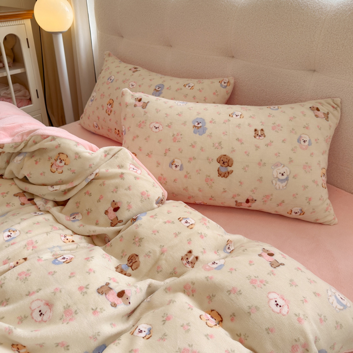 91家纺网 家纺一手货源 找家纺 欧妮家纺 2025新款A类牛奶绒印花单被套-单件被套 迷你小狗