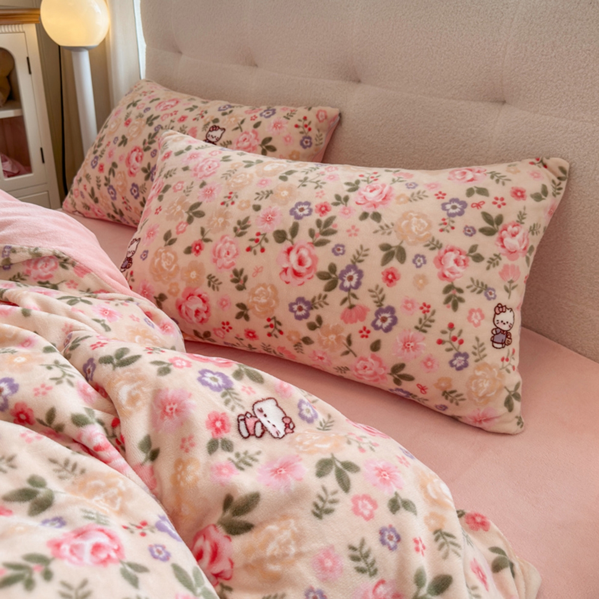 91家纺网 家纺一手货源 找家纺 欧妮家纺 2025新款A类牛奶绒印花单被套-单件被套 花园小猫