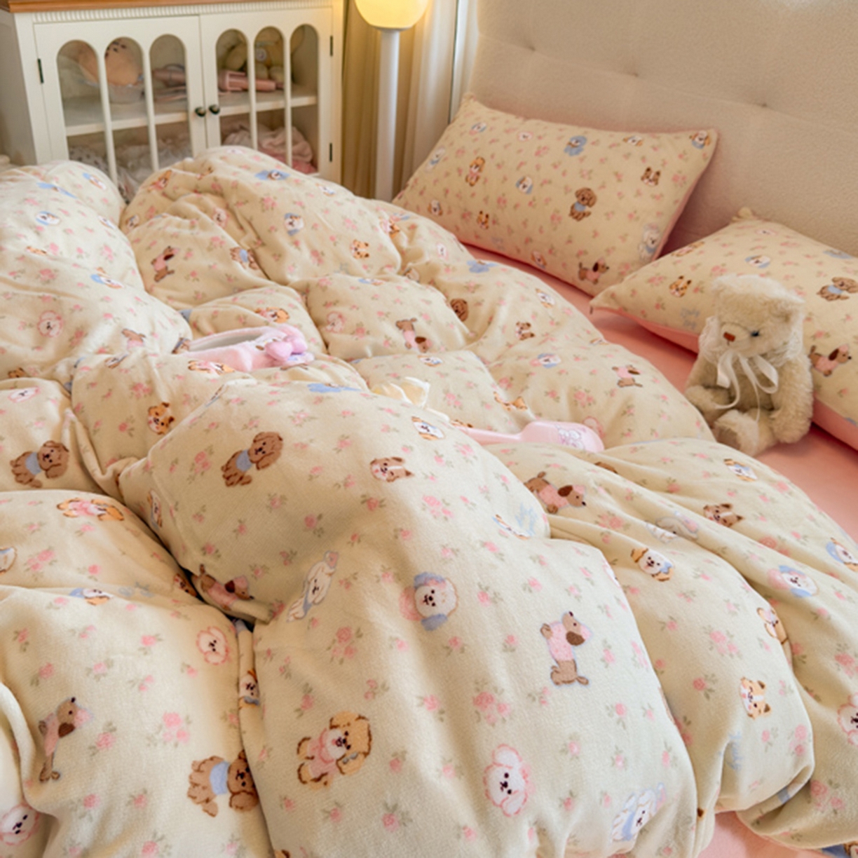 91家纺网 家纺一手货源 找家纺 欧妮家纺 2025新款A类牛奶绒印花单被套-单件被套 迷你小狗