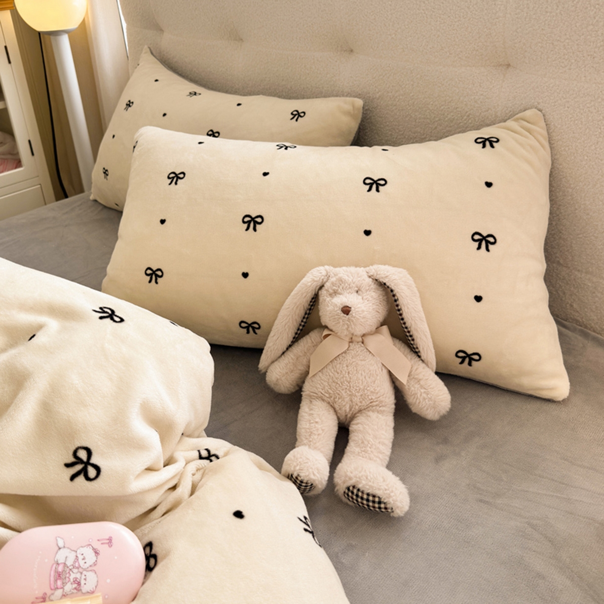 91家纺网 家纺一手货源 找家纺 欧妮家纺 2025新款A类牛奶绒印花单被套-单件被套 蝴蝶结