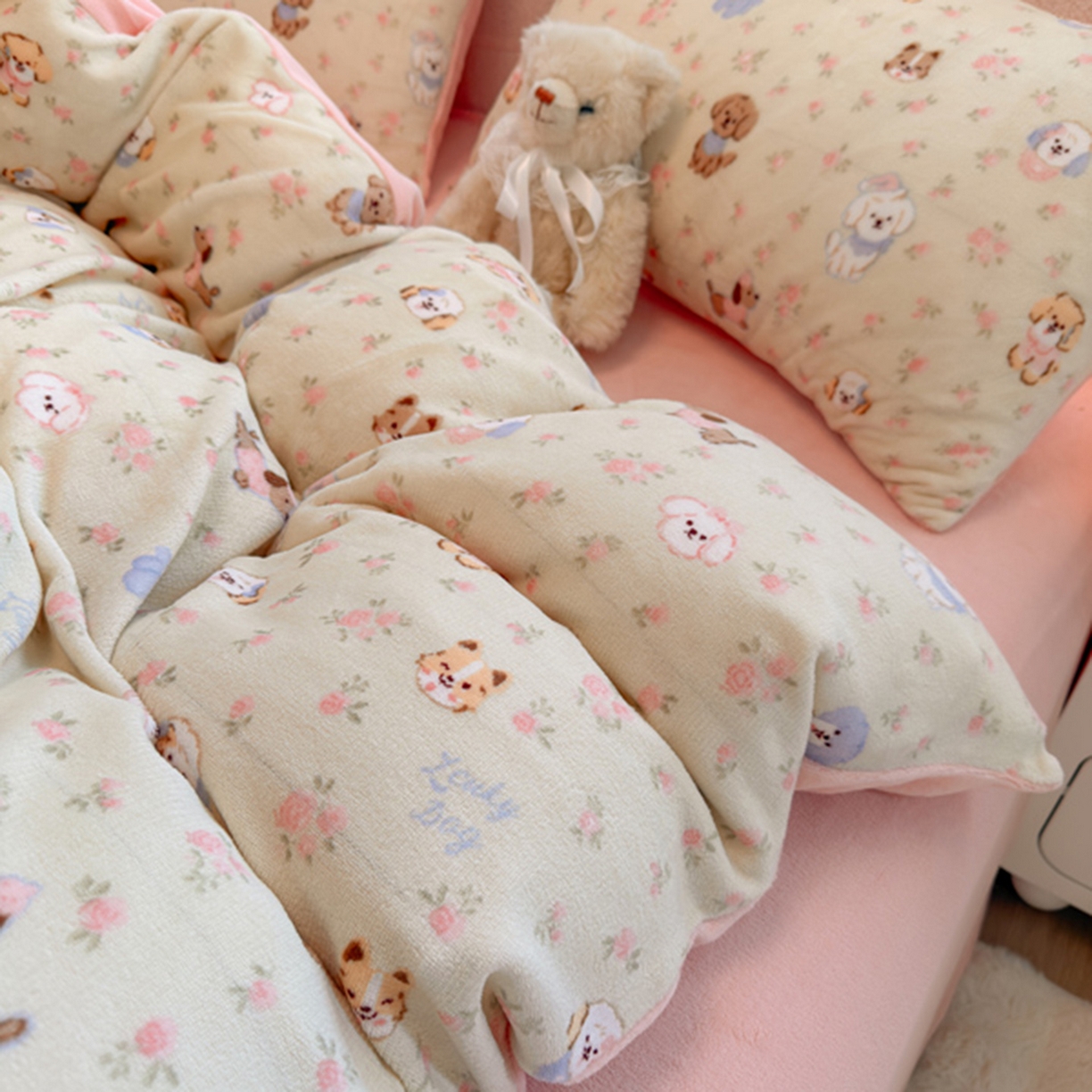 91家纺网 家纺一手货源 找家纺 欧妮家纺 2025新款A类牛奶绒印花单被套-单件被套 迷你小狗