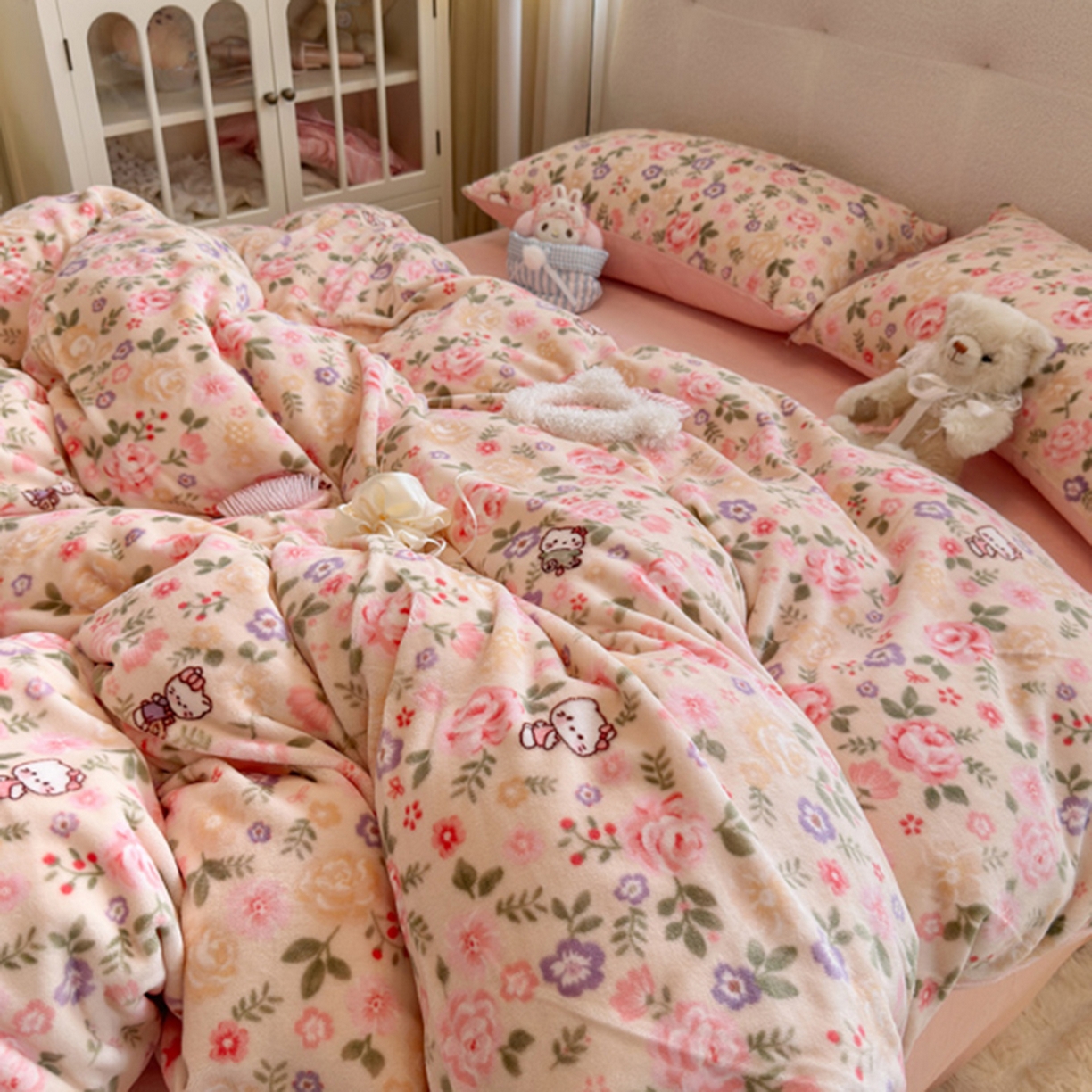 91家纺网 家纺一手货源 找家纺 欧妮家纺 2025新款A类牛奶绒印花单被套-单件被套 花园小猫