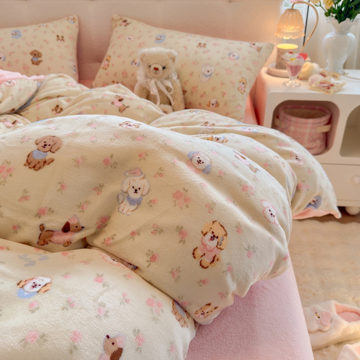 91家纺网 家纺一手货源 找家纺 欧妮家纺 2025新款A类牛奶绒印花单被套-单件被套 迷你小狗