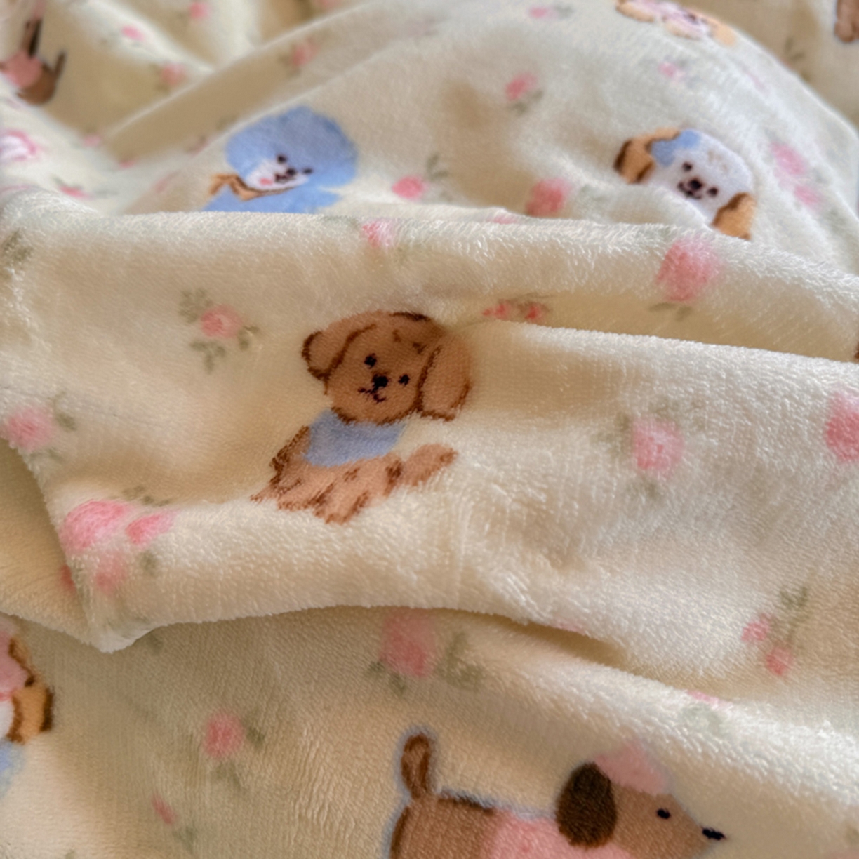 91家纺网 家纺一手货源 找家纺 欧妮家纺 2025新款A类牛奶绒印花单被套-单件被套 迷你小狗