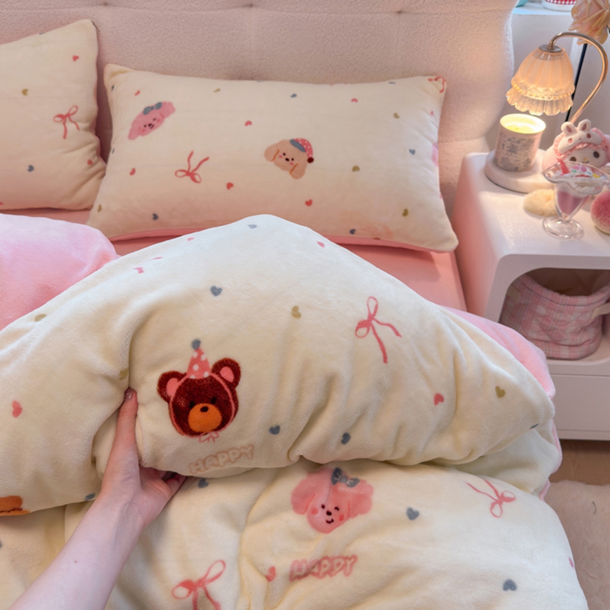 91家纺网 家纺一手货源 找家纺 欧妮家纺 2025新款A类牛奶绒印花单被套-单件被套 快乐心情