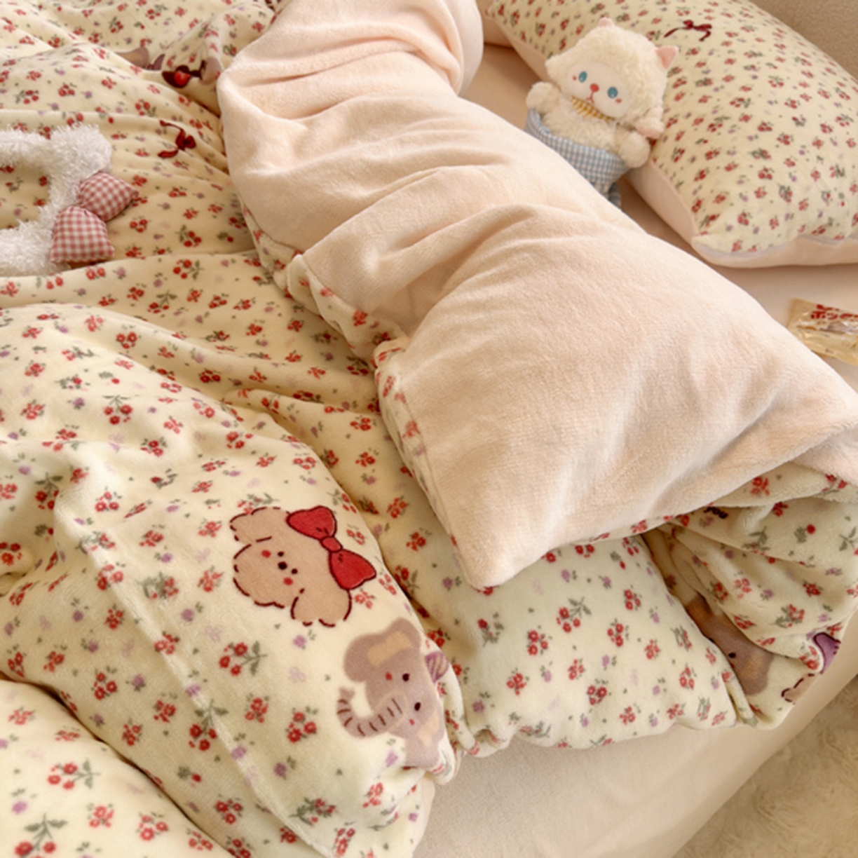 91家纺网 家纺一手货源 找家纺 欧妮家纺 2025新款A类牛奶绒印花单被套-单件被套 动物乐园