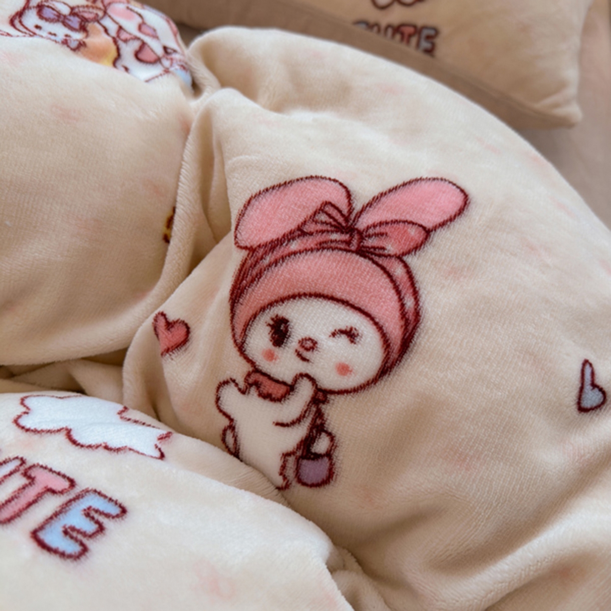 91家纺网 家纺一手货源 找家纺 欧妮家纺 2025新款A类牛奶绒印花单被套-单件被套 美乐兔