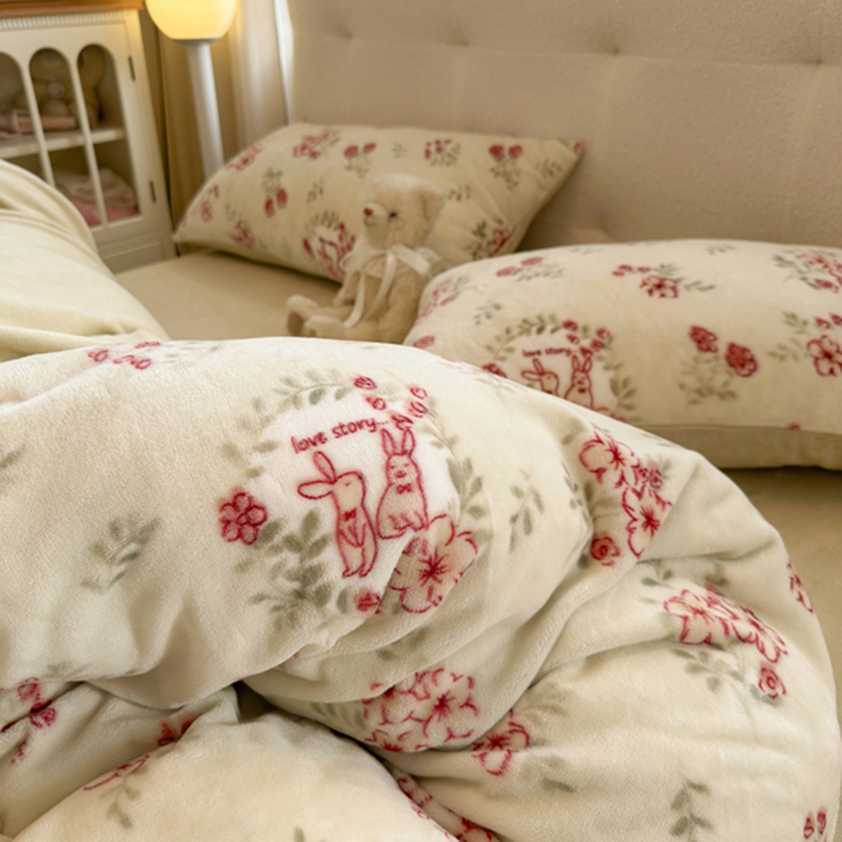 91家纺网 家纺一手货源 找家纺 欧妮家纺 2025新款A类牛奶绒印花单被套-单件被套 两小无猜