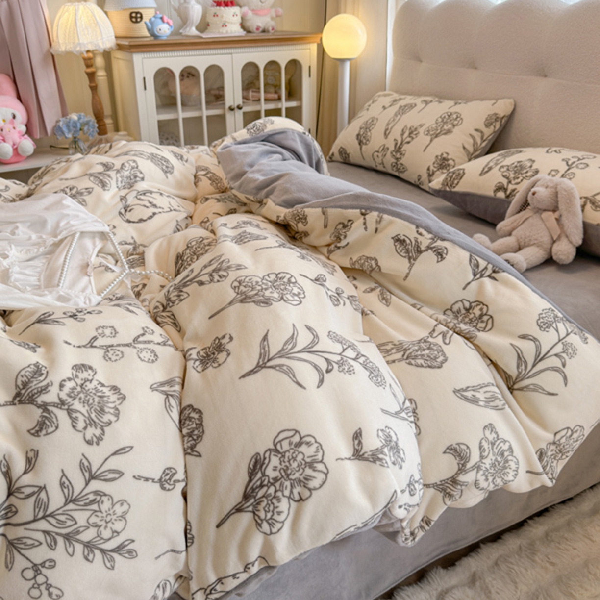 91家纺网 家纺一手货源 找家纺 欧妮家纺 2025新款A类牛奶绒印花单被套-单件被套 兔斯基