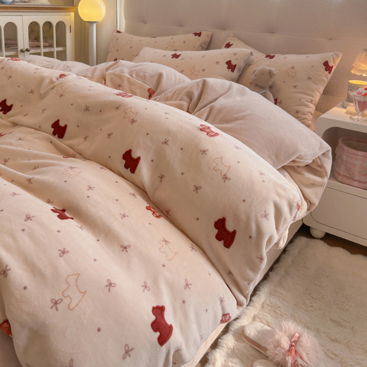 91家纺网 家纺一手货源 找家纺 欧妮家纺 2025新款A类牛奶绒印花单被套-单件被套 奶油小狗