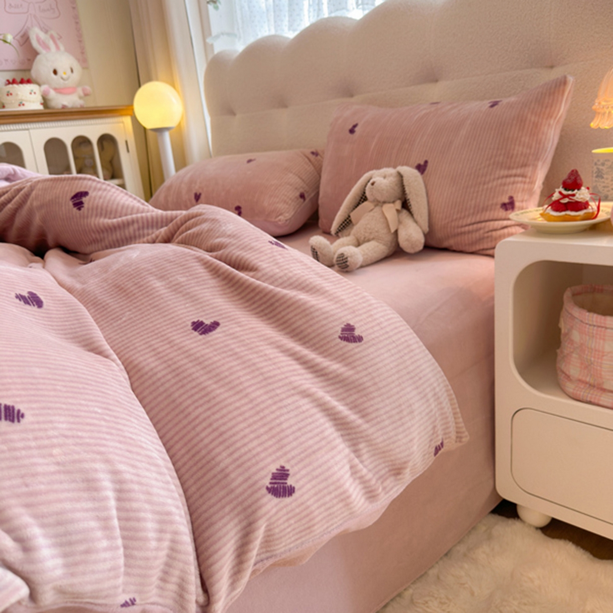 91家纺网 家纺一手货源 找家纺 欧妮家纺 2025新款A类牛奶绒印花单被套-单件被套 条纹爱心