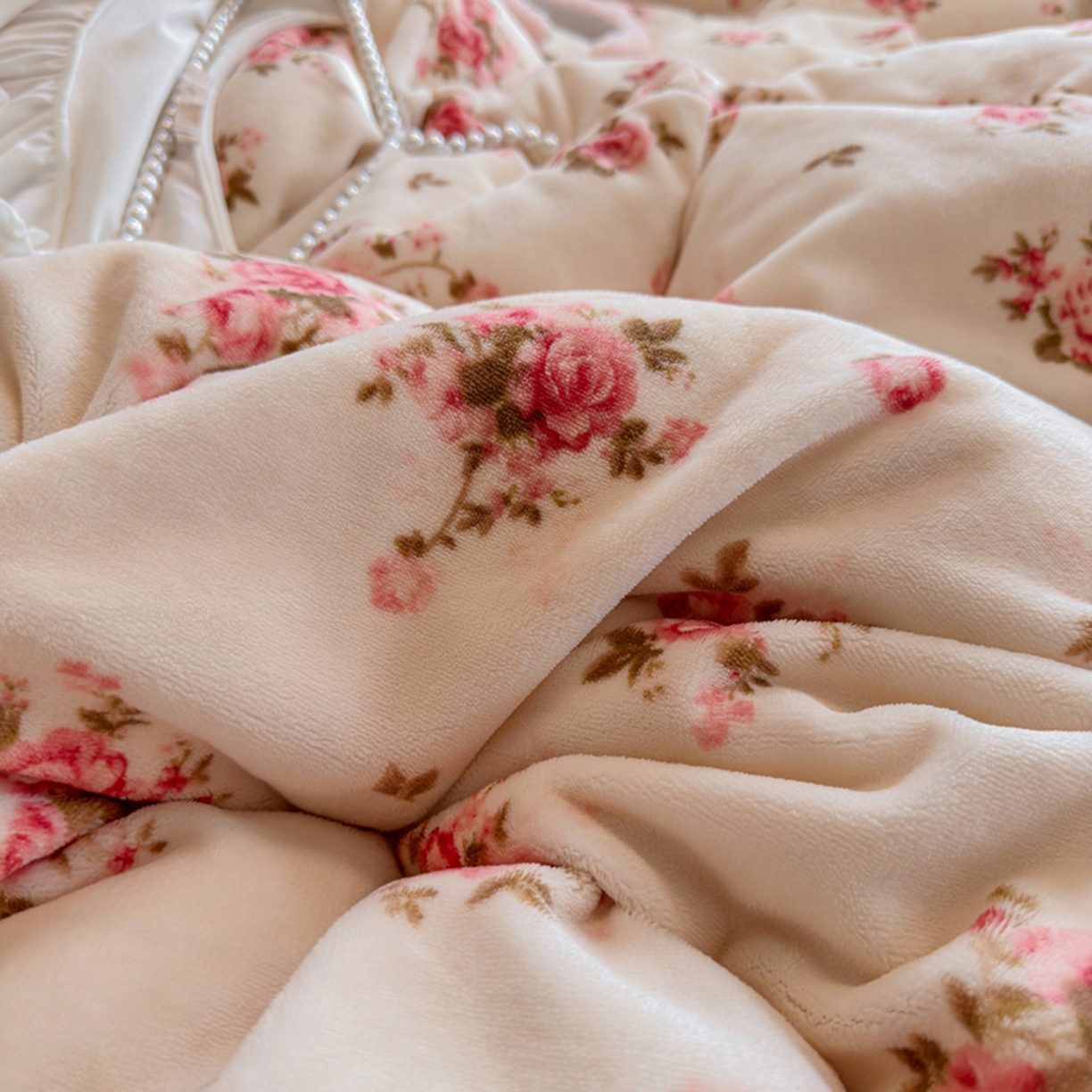 91家纺网 家纺一手货源 找家纺 欧妮家纺 2025新款A类牛奶绒印花单被套-单件被套 花仙子