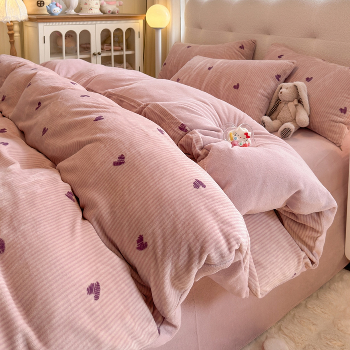 91家纺网 家纺一手货源 找家纺 欧妮家纺 2025新款A类牛奶绒印花单被套-单件被套 条纹爱心