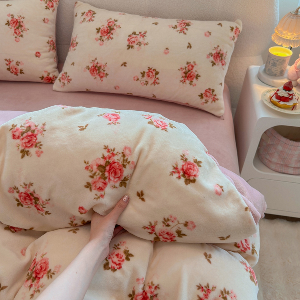 91家纺网 家纺一手货源 找家纺 欧妮家纺 2025新款A类牛奶绒印花单被套-单件被套 花仙子