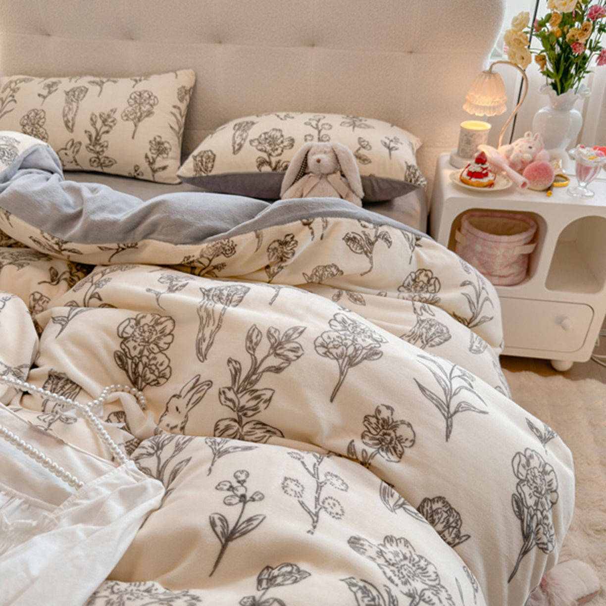 91家纺网 家纺一手货源 找家纺 欧妮家纺 2025新款A类牛奶绒印花单被套-单件被套 兔斯基
