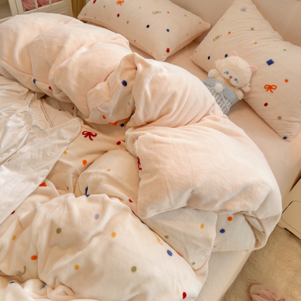 91家纺网 家纺一手货源 找家纺 欧妮家纺 2025新款A类牛奶绒印花单被套-单件被套 五彩斑斓