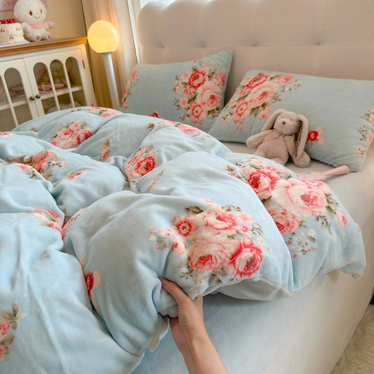 91家纺网 家纺一手货源 找家纺 欧妮家纺 2025新款A类牛奶绒印花单被套-单件被套 爱丽丝