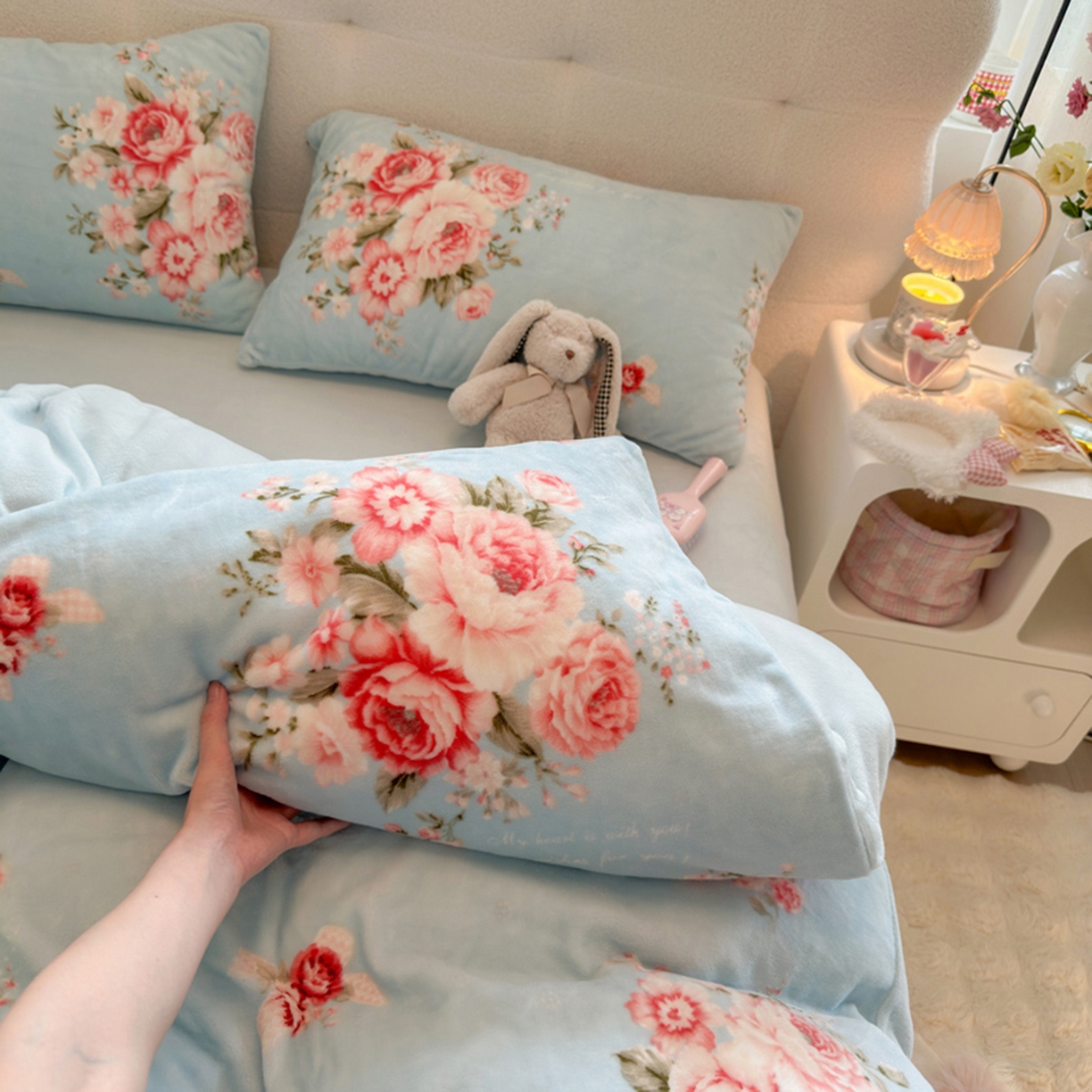 91家纺网 家纺一手货源 找家纺 欧妮家纺 2025新款A类牛奶绒印花单被套-单件被套 爱丽丝