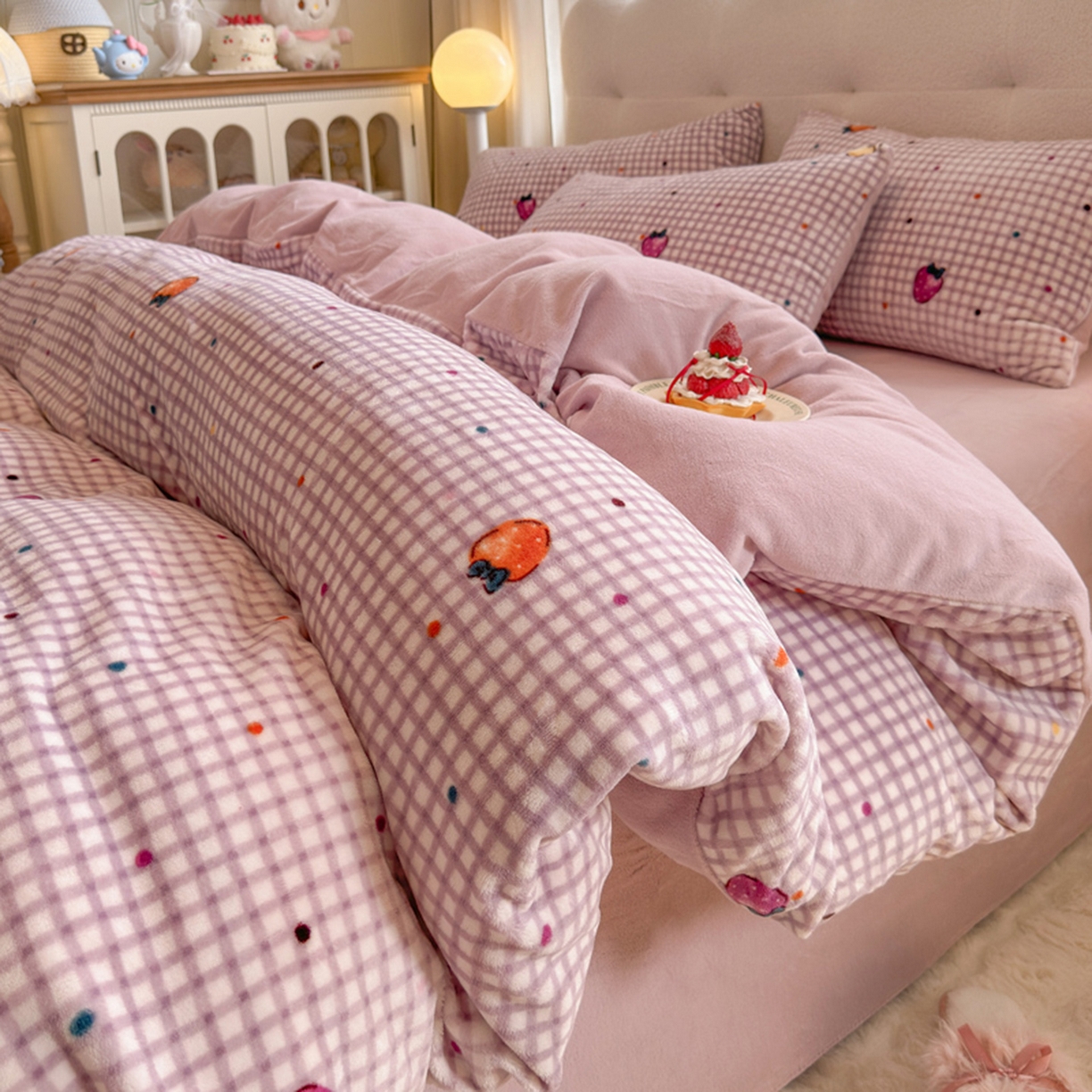 91家纺网 家纺一手货源 找家纺 欧妮家纺 2025新款A类牛奶绒印花单被套-单件被套 彩色草莓