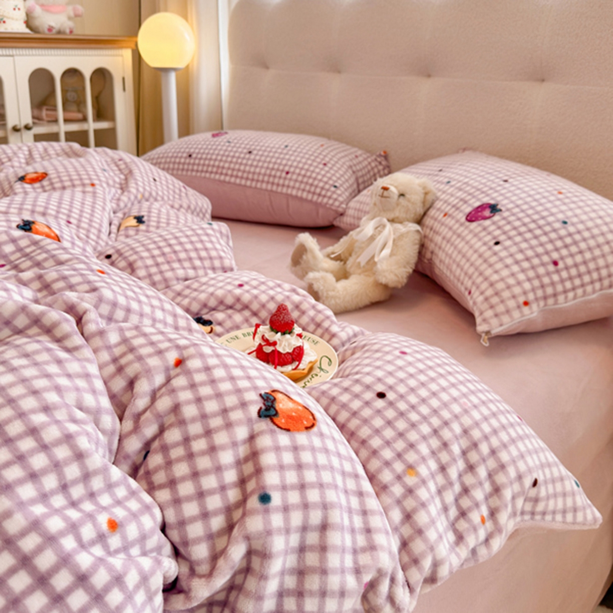 91家纺网 家纺一手货源 找家纺 欧妮家纺 2025新款A类牛奶绒印花单被套-单件被套 彩色草莓