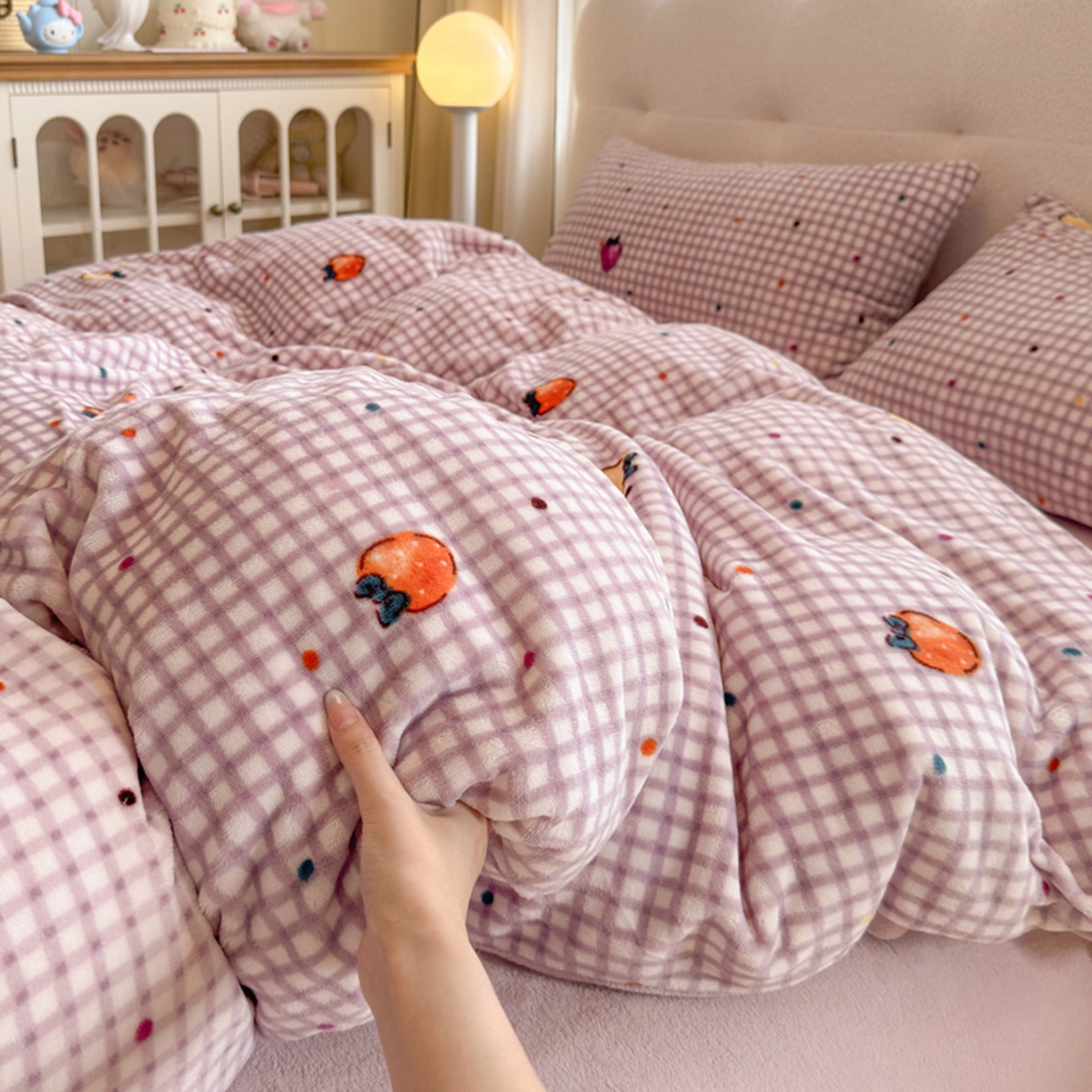 91家纺网 家纺一手货源 找家纺 欧妮家纺 2025新款A类牛奶绒印花单被套-单件被套 彩色草莓
