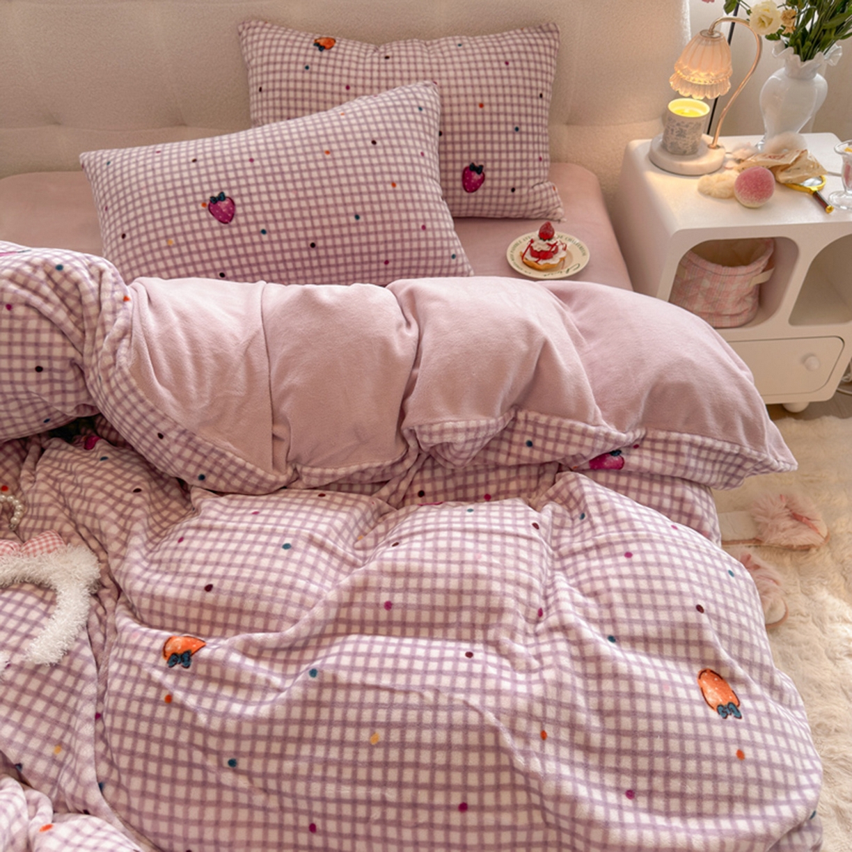 91家纺网 家纺一手货源 找家纺 欧妮家纺 2025新款A类牛奶绒印花单被套-单件被套 彩色草莓