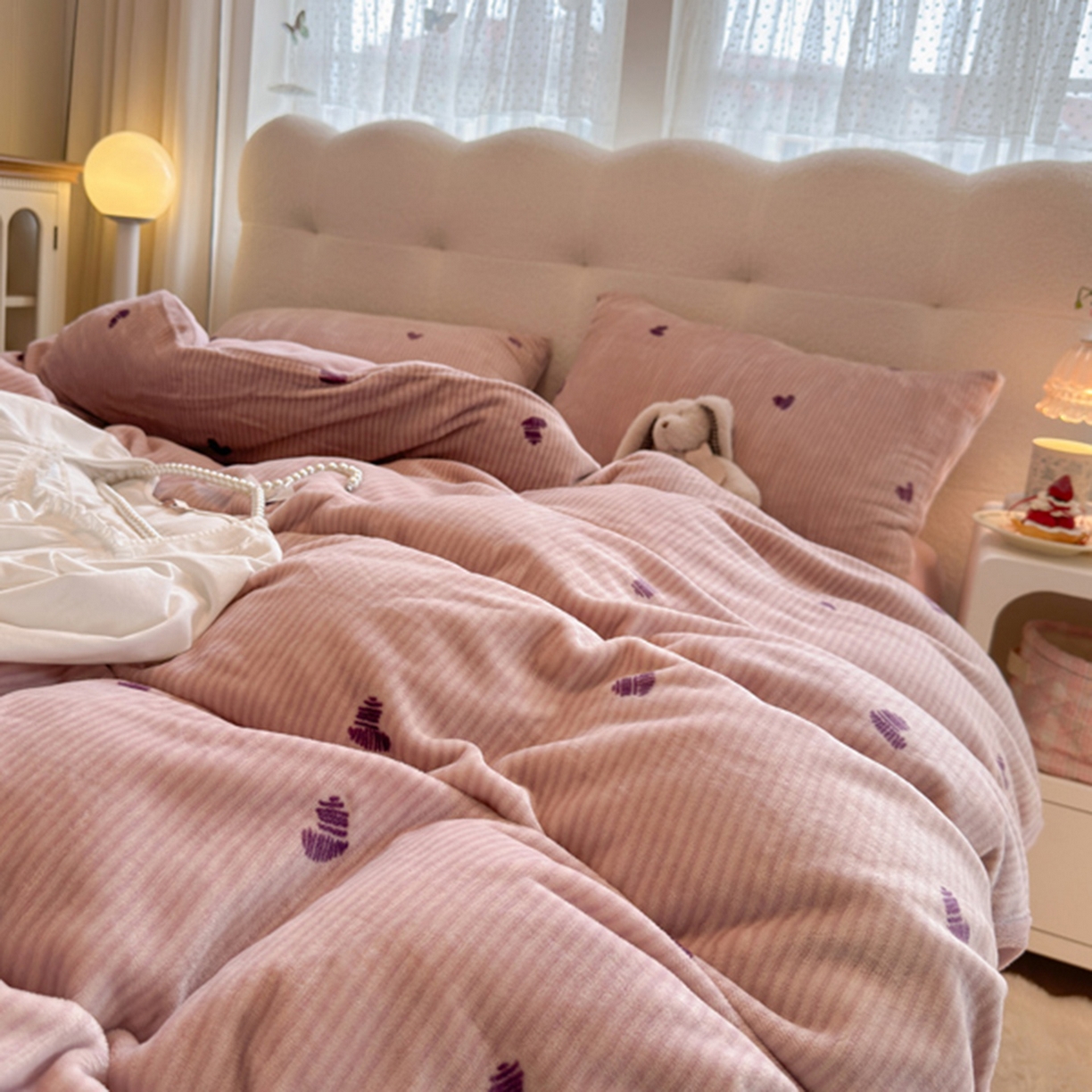 91家纺网 家纺一手货源 找家纺 欧妮家纺 2025新款A类牛奶绒印花单被套-单件被套 条纹爱心