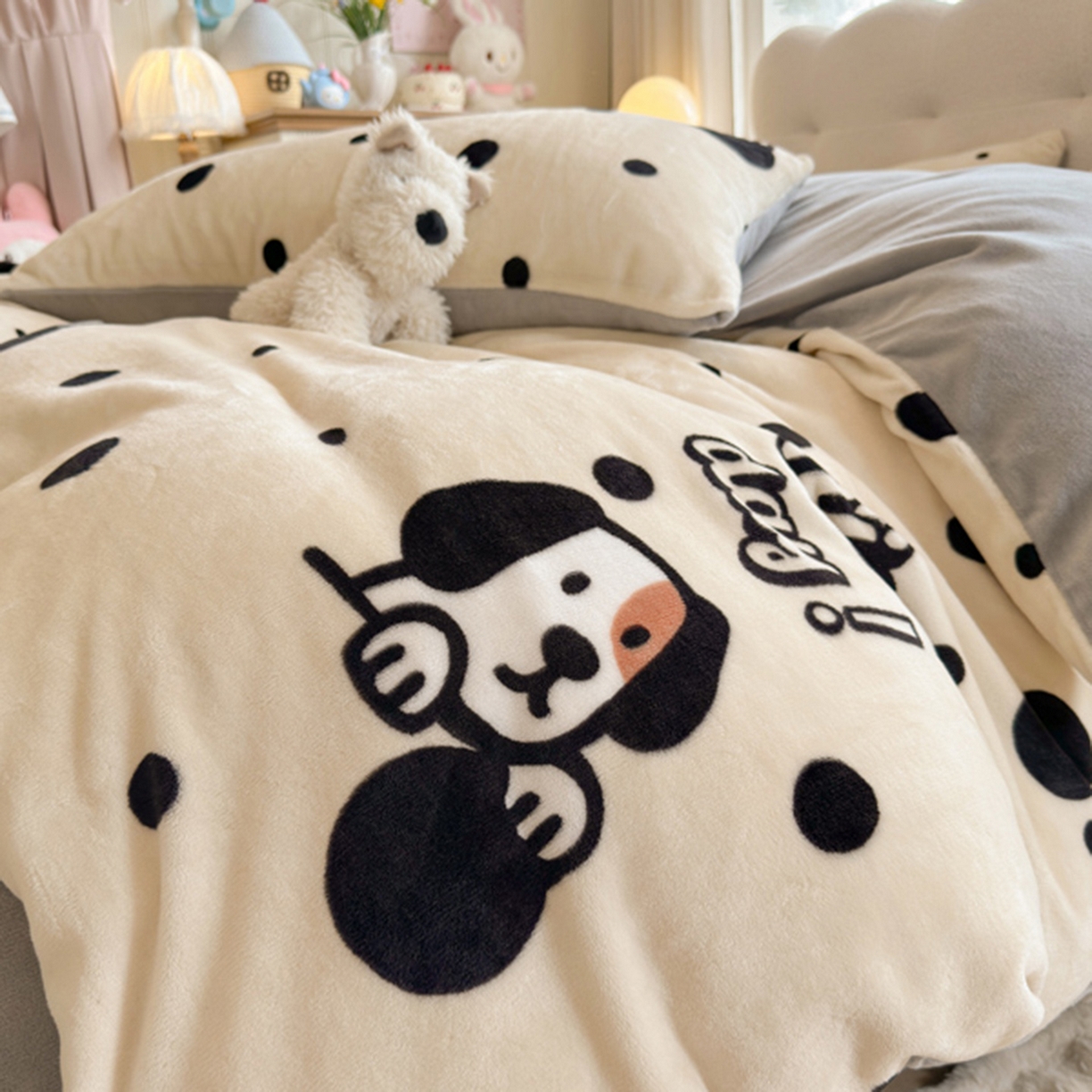 91家纺网 家纺一手货源 找家纺 欧妮家纺 2025新款A类牛奶绒印花单被套-单件被套 波点狗