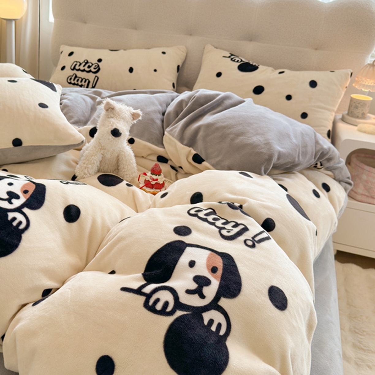 91家纺网 家纺一手货源 找家纺 欧妮家纺 2025新款A类牛奶绒印花单被套-单件被套 波点狗