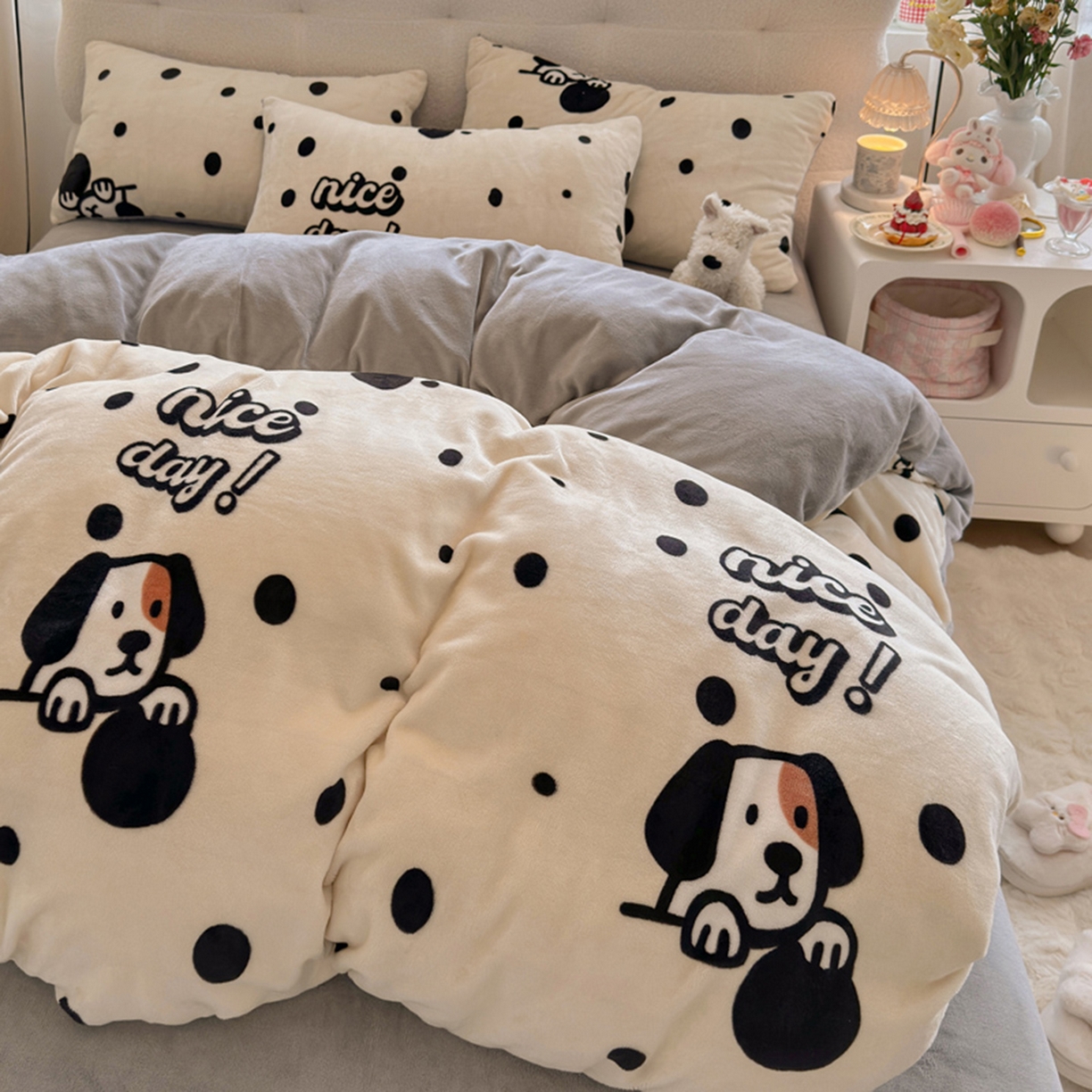 91家纺网 家纺一手货源 找家纺 欧妮家纺 2025新款A类牛奶绒印花单被套-单件被套 波点狗