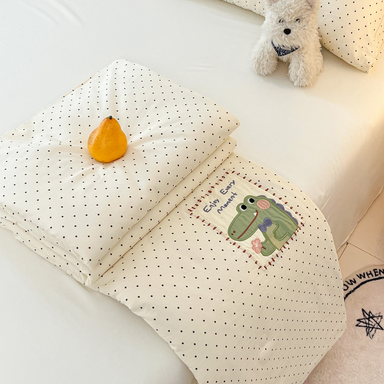 91家纺网 家纺一手货源 找家纺 一加一 2026春夏新款云小棉贴布绣花大豆夏凉被空调被夏被四件套 奶油小鳄鱼