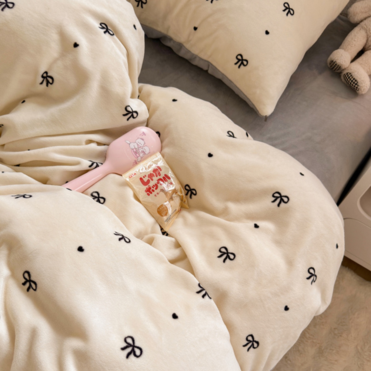 91家纺网 家纺一手货源 找家纺 欧妮家纺 2025新款A类牛奶绒印花单被套-单件被套 蝴蝶结