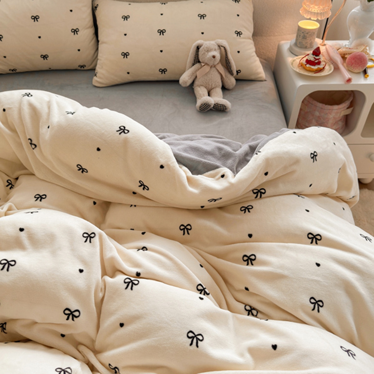 91家纺网 家纺一手货源 找家纺 欧妮家纺 2025新款A类牛奶绒印花单被套-单件被套 蝴蝶结