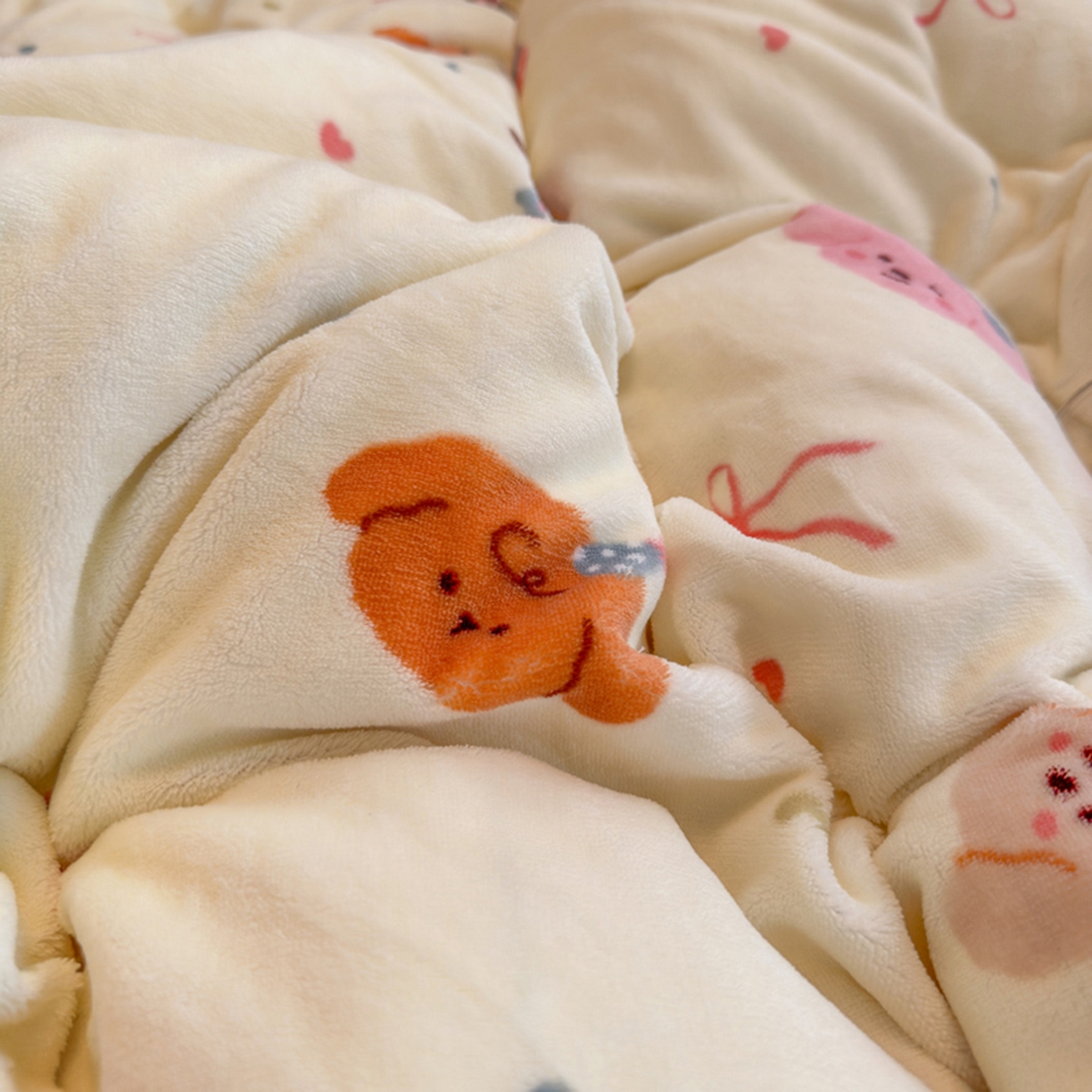 91家纺网 家纺一手货源 找家纺 欧妮家纺 2025新款A类牛奶绒印花四件套 快乐心情