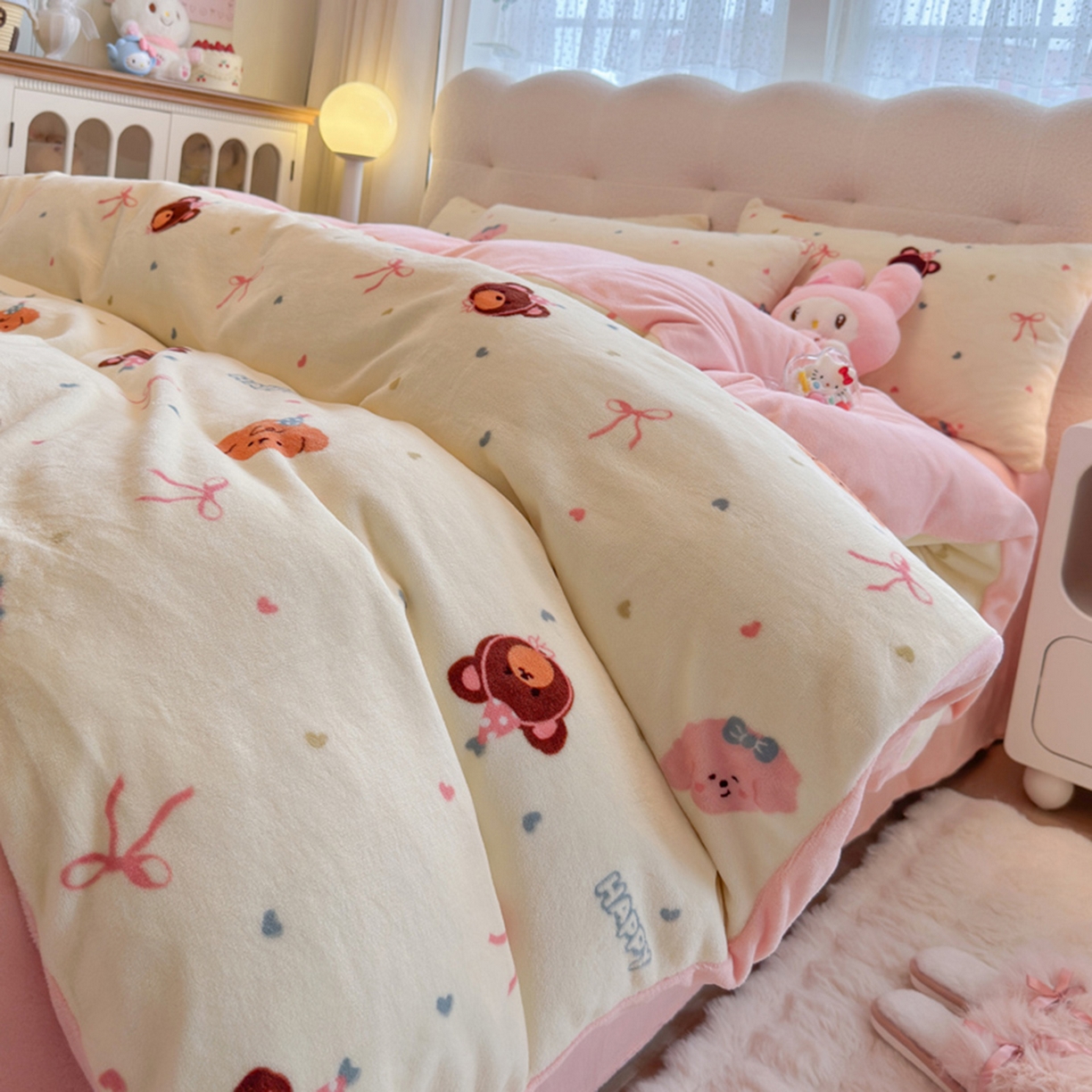 91家纺网 家纺一手货源 找家纺 欧妮家纺 2025新款A类牛奶绒印花四件套 快乐心情