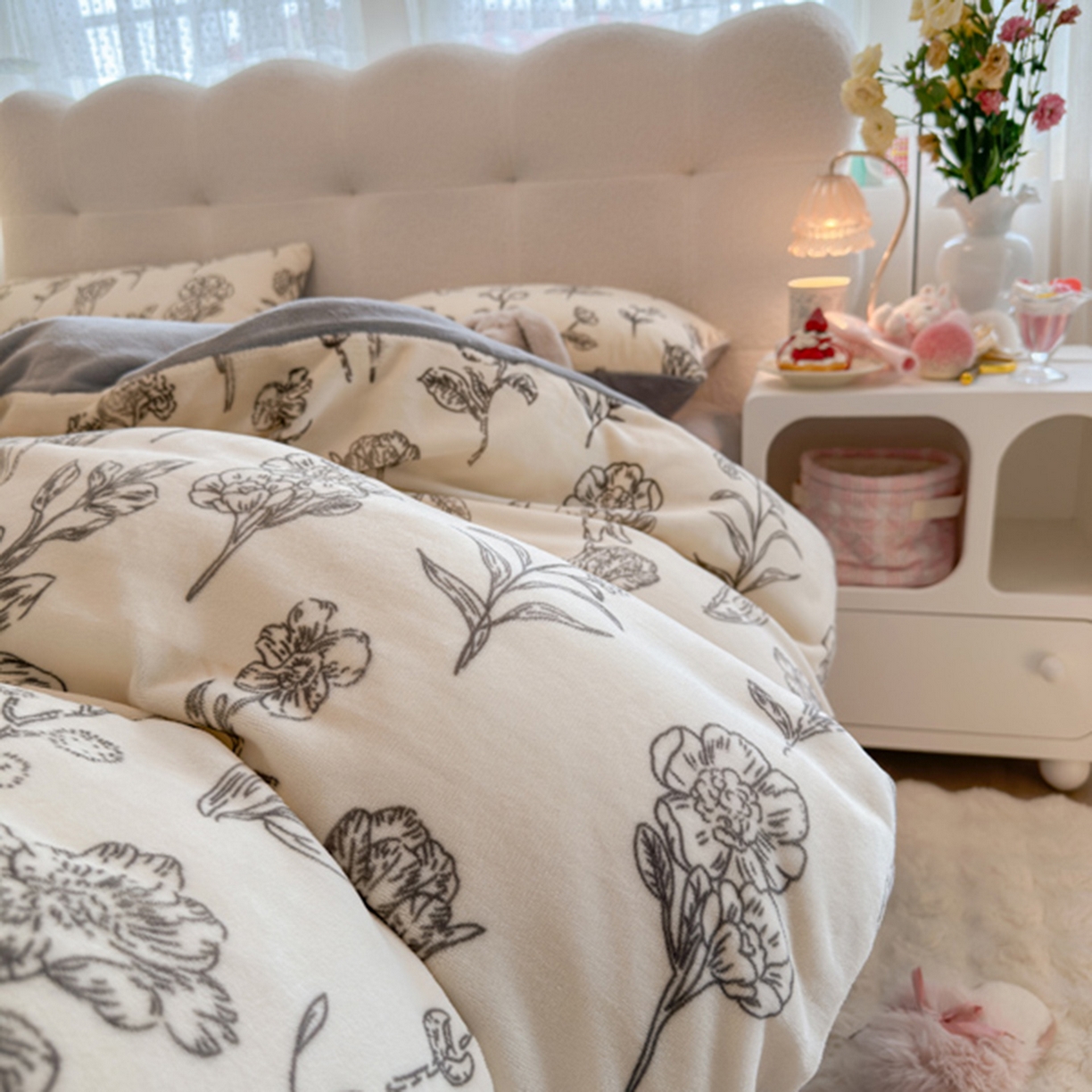 91家纺网 家纺一手货源 找家纺 欧妮家纺 2025新款A类牛奶绒印花四件套 兔斯基