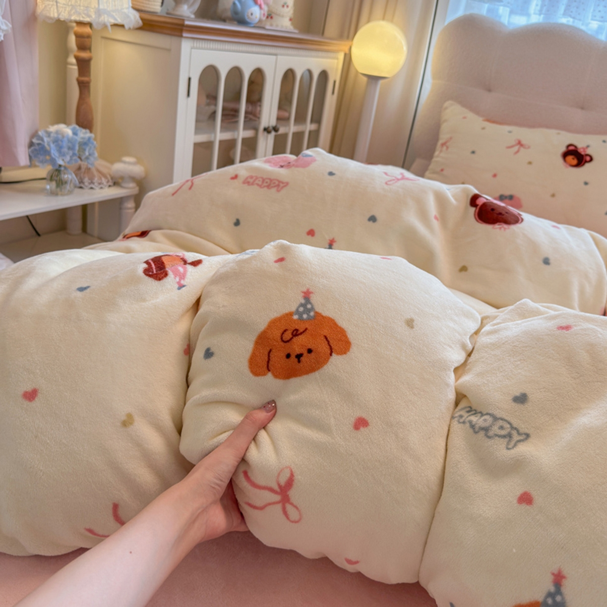 91家纺网 家纺一手货源 找家纺 欧妮家纺 2025新款A类牛奶绒印花四件套 快乐心情