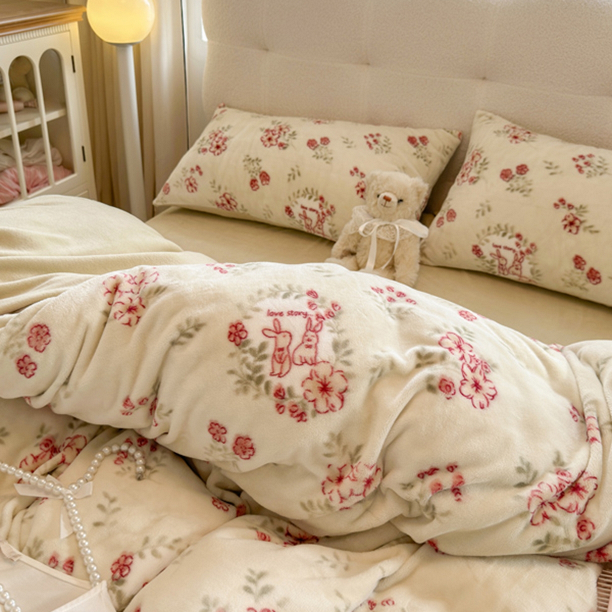 91家纺网 家纺一手货源 找家纺 欧妮家纺 2025新款A类牛奶绒印花四件套 两小无猜