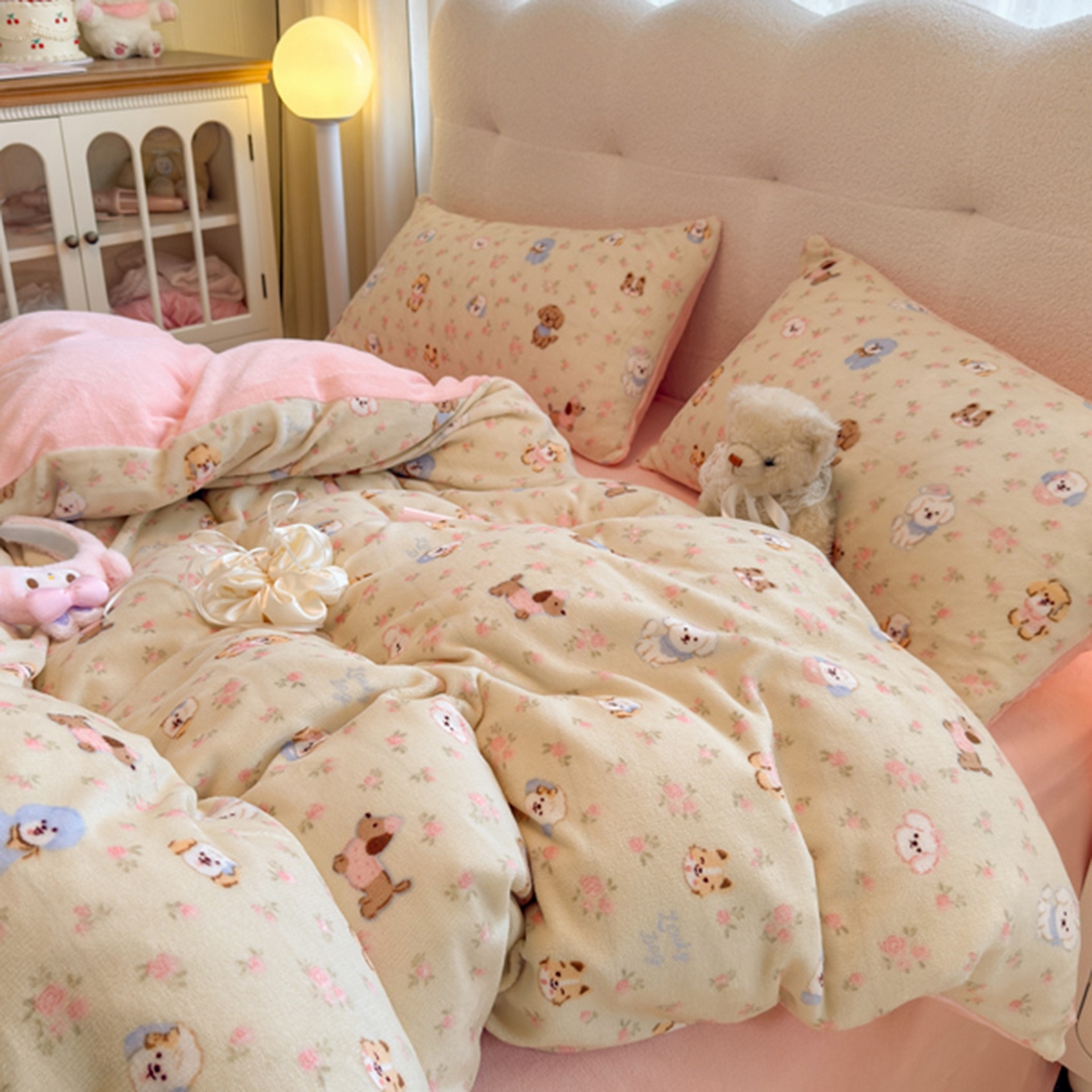 91家纺网 家纺一手货源 找家纺 欧妮家纺 2025新款A类牛奶绒印花四件套 迷你小狗