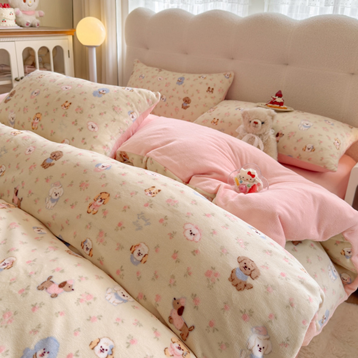 91家纺网 家纺一手货源 找家纺 欧妮家纺 2025新款A类牛奶绒印花四件套 迷你小狗