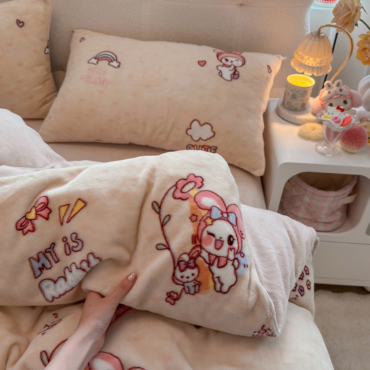 91家纺网 家纺一手货源 找家纺 欧妮家纺 2025新款A类牛奶绒印花四件套 美乐兔