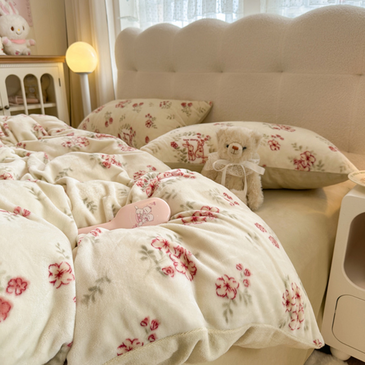 91家纺网 家纺一手货源 找家纺 欧妮家纺 2025新款A类牛奶绒印花四件套 两小无猜