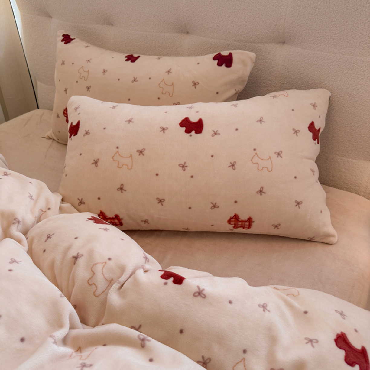 91家纺网 家纺一手货源 找家纺 欧妮家纺 2025新款A类牛奶绒印花四件套 奶油小狗