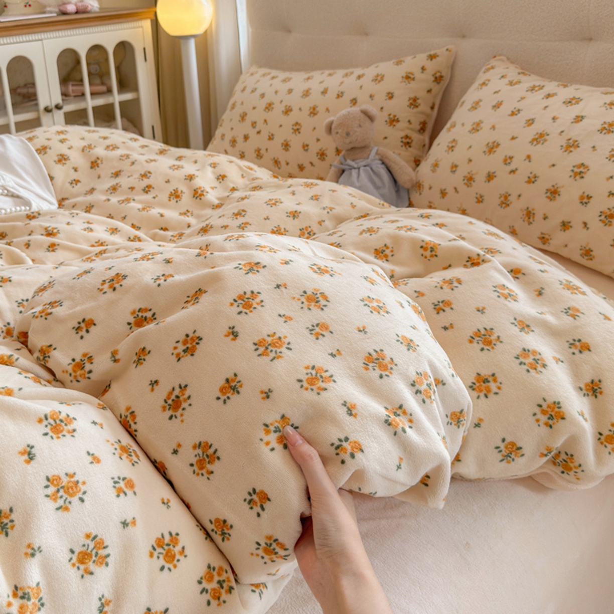 91家纺网 家纺一手货源 找家纺 欧妮家纺 2025新款A类牛奶绒印花四件套 田园小花