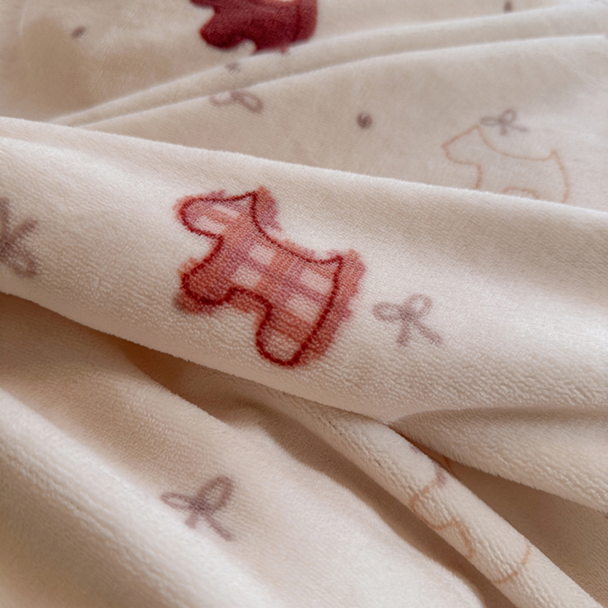 91家纺网 家纺一手货源 找家纺 欧妮家纺 2025新款A类牛奶绒印花四件套 奶油小狗